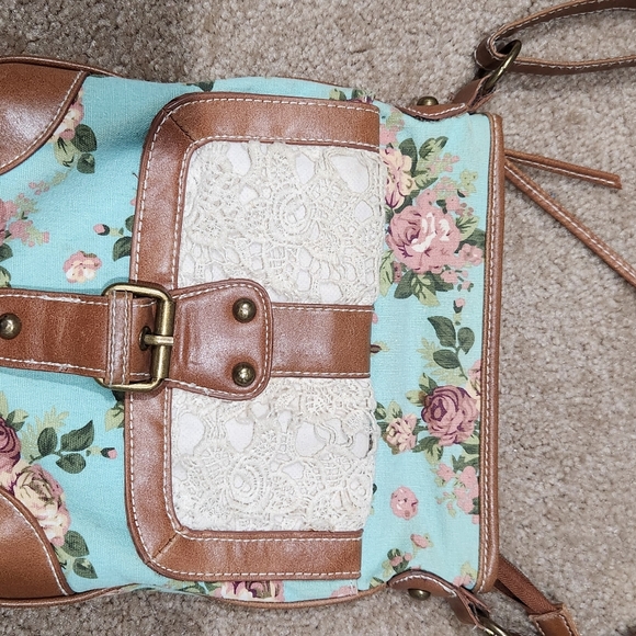 Floral Leather and Lace Crossbody Bag - Picture 2 of 4
